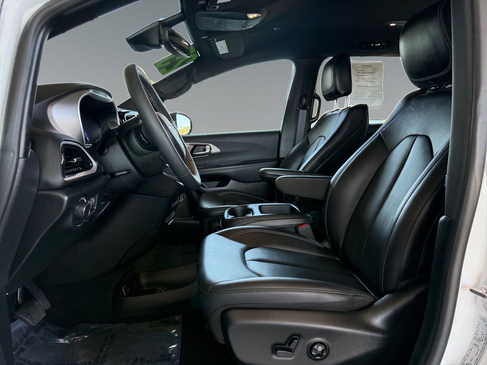 2025 Chrysler Voyager LX