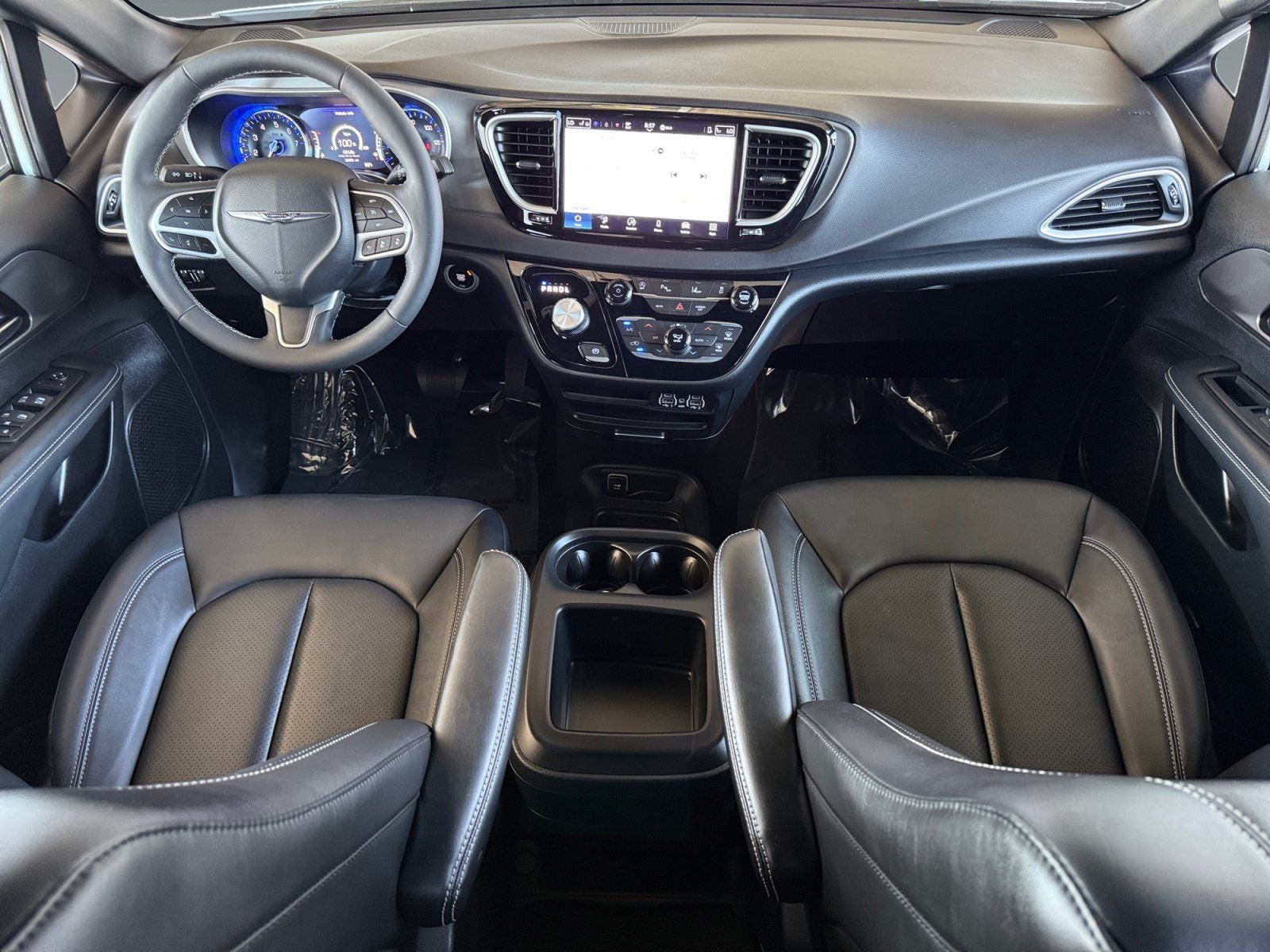 2025 Chrysler Voyager LX