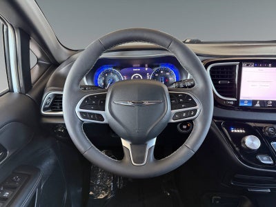 2025 Chrysler Voyager LX