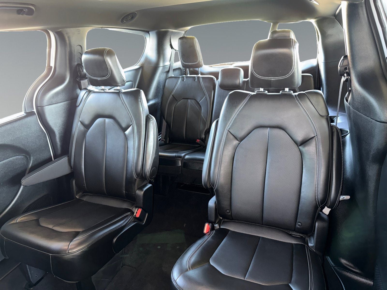2025 Chrysler Voyager LX