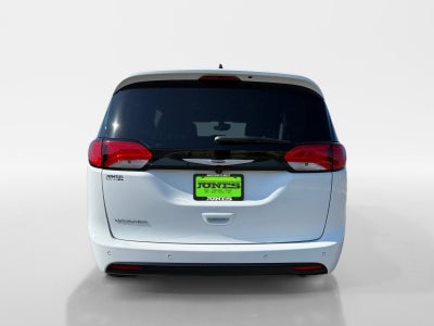 2025 Chrysler Voyager LX