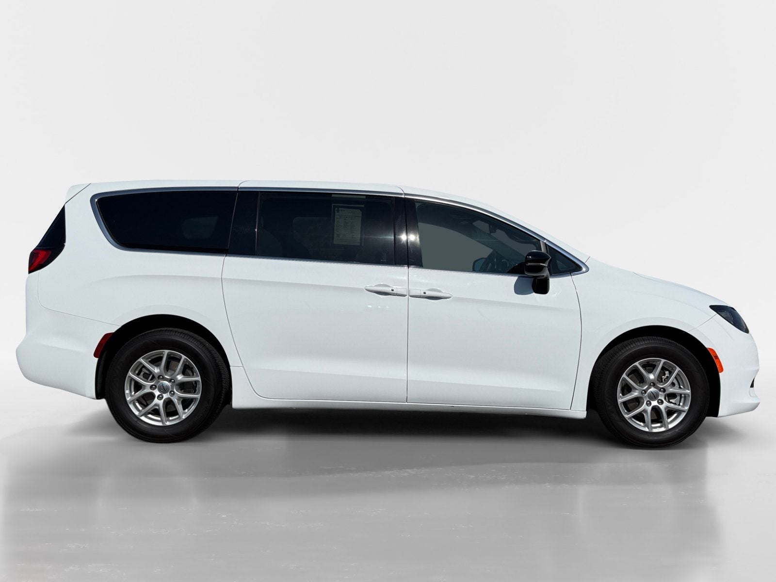 2025 Chrysler Voyager LX