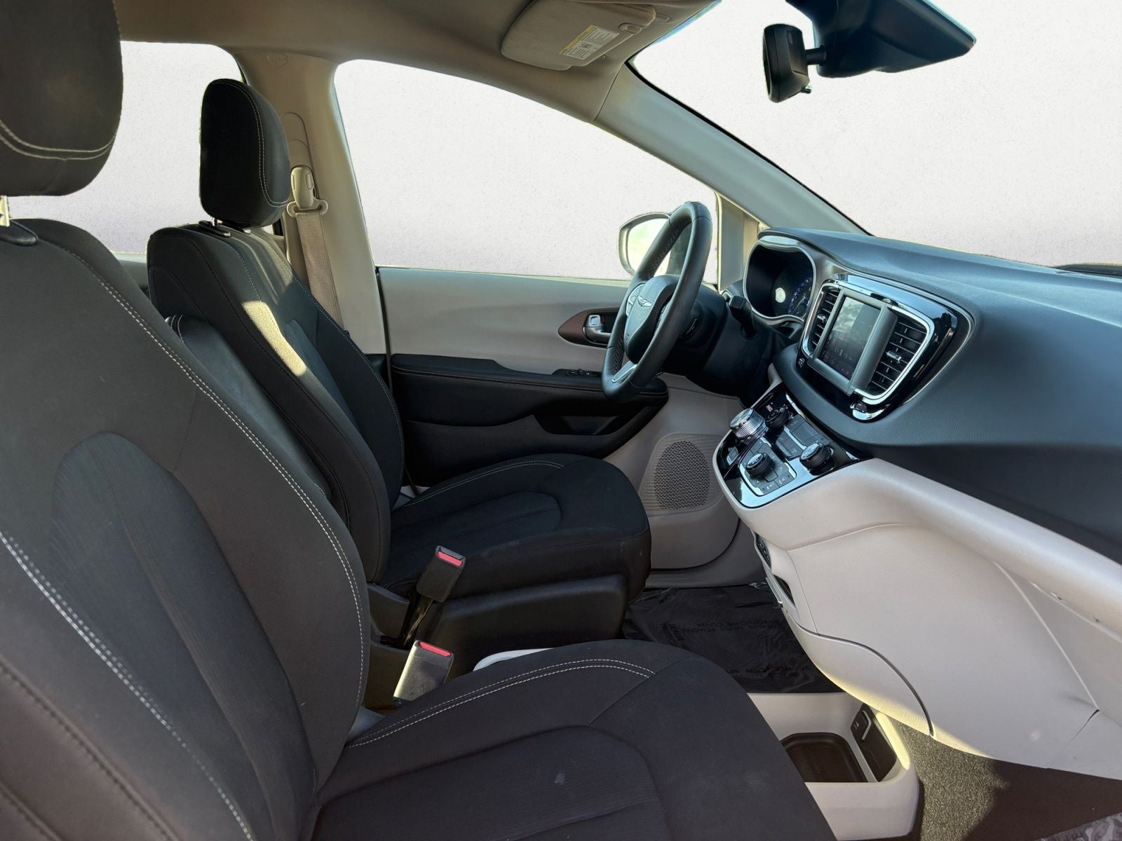 2024 Chrysler Voyager LX