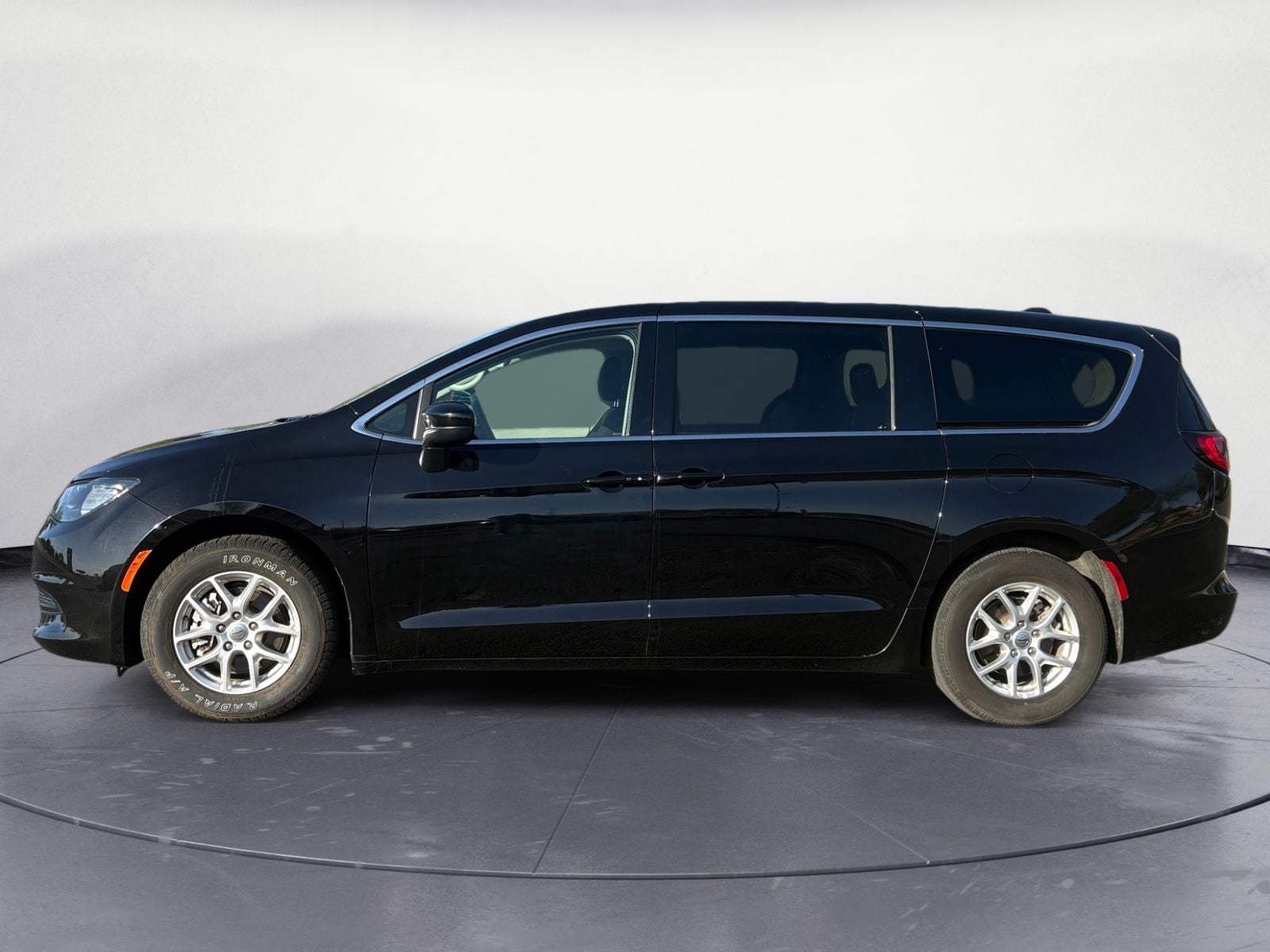 2024 Chrysler Voyager LX