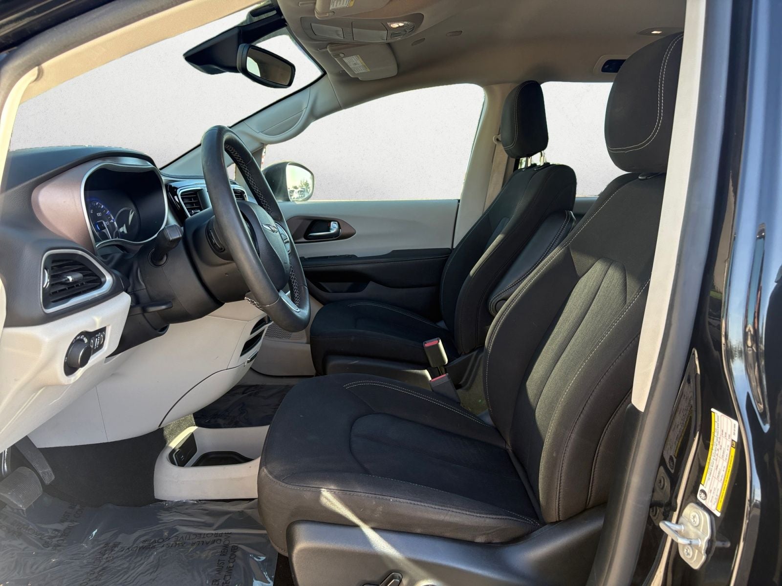 2024 Chrysler Voyager LX
