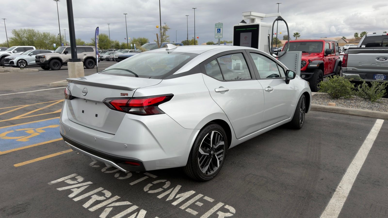 2025 Nissan Versa 1.6 SR
