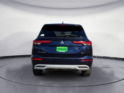 2023 Mitsubishi Outlander SE