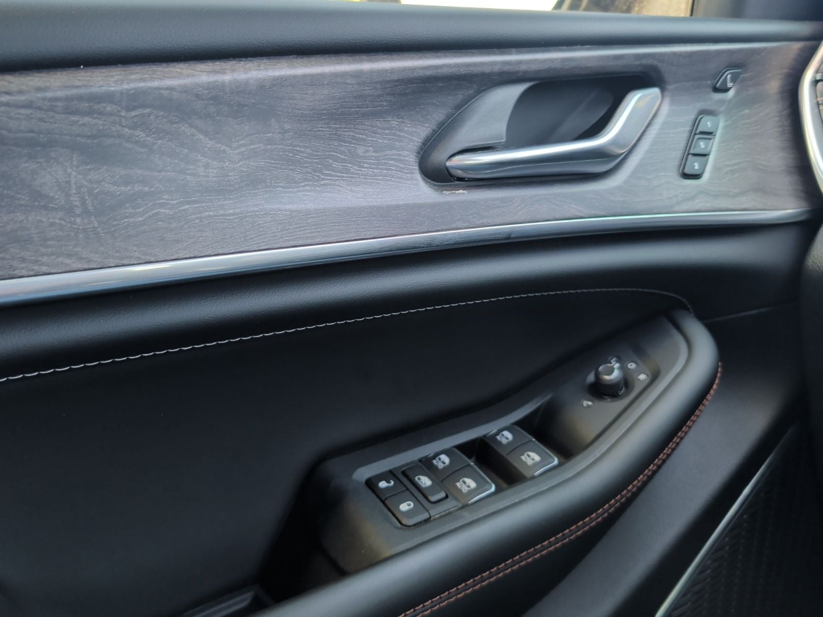 2025 Jeep Grand Cherokee Overland