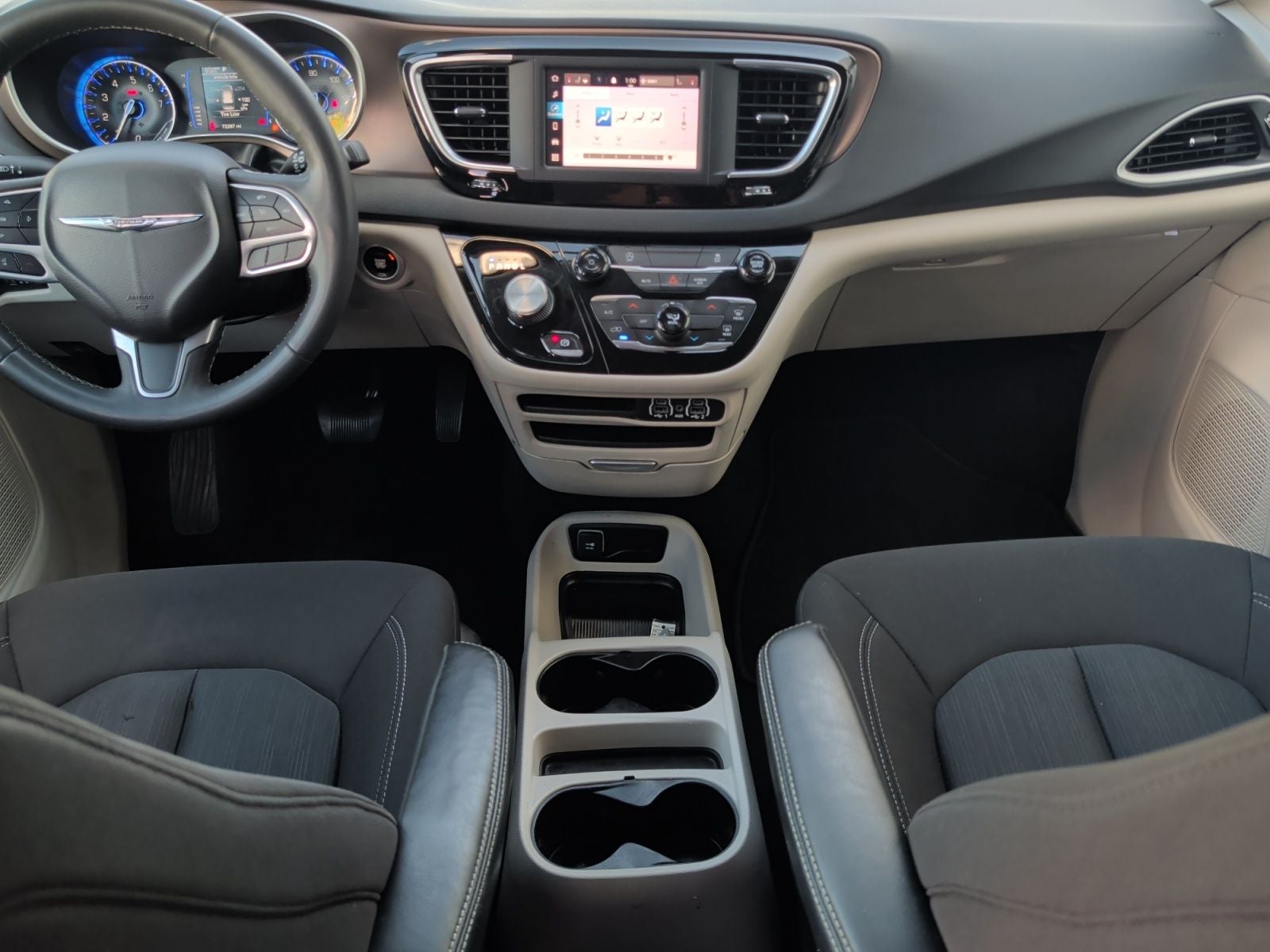 2022 Chrysler Voyager LX