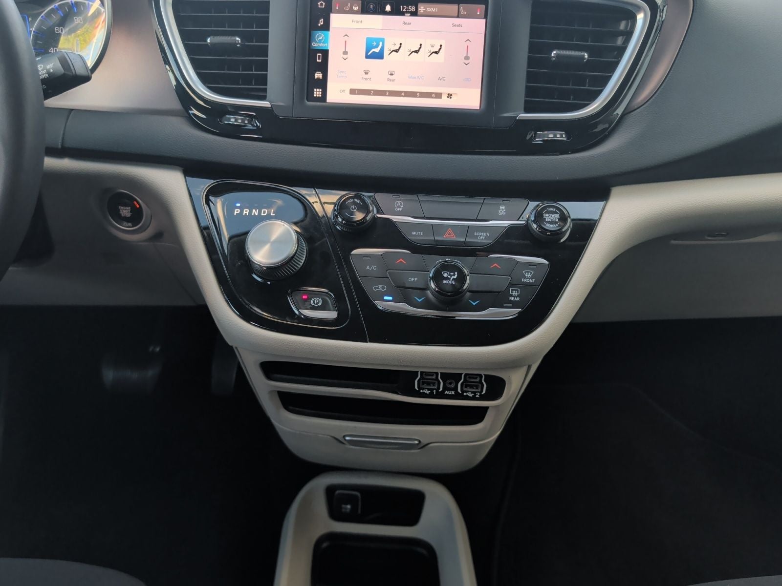 2022 Chrysler Voyager LX