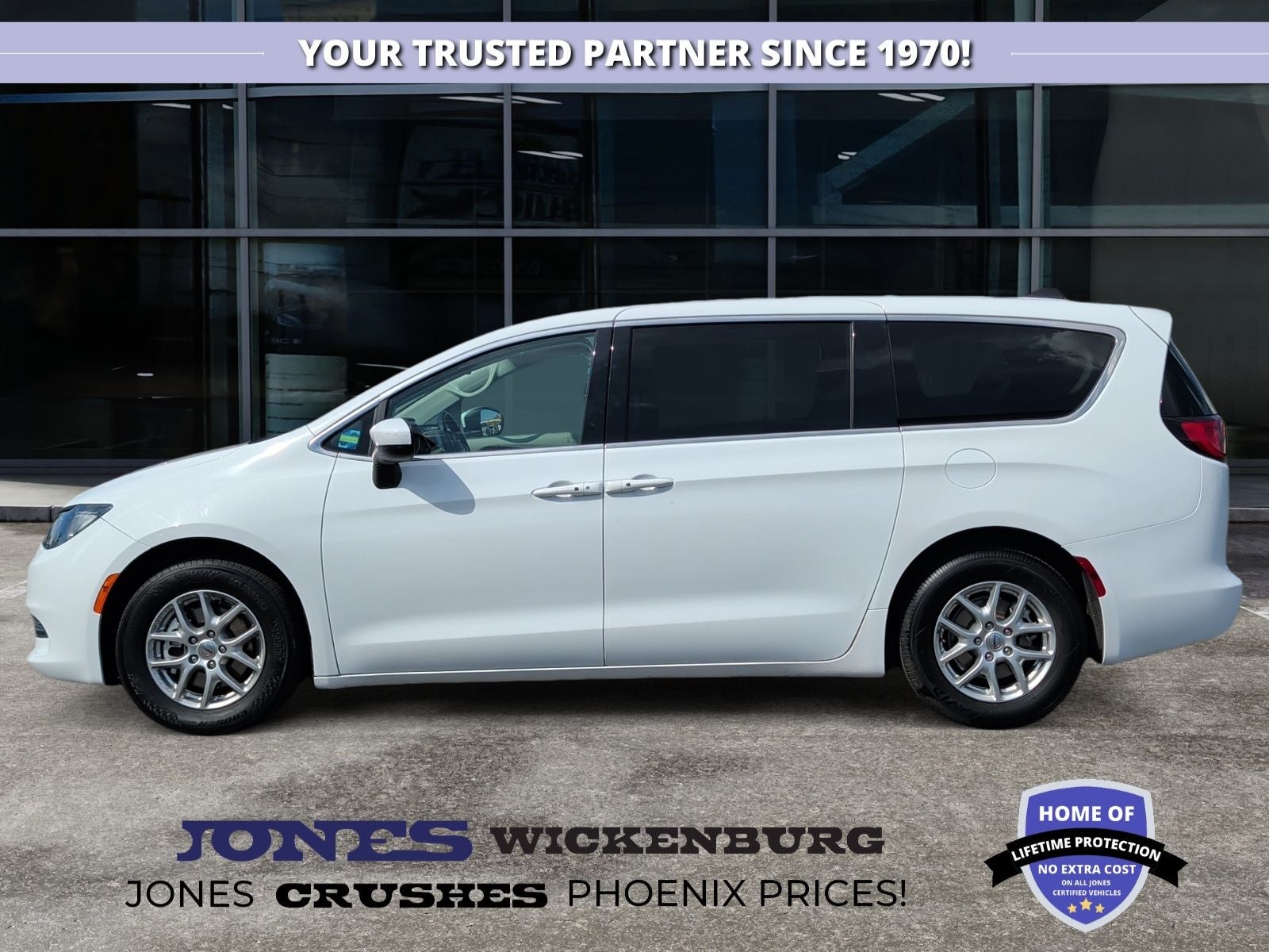 2022 Chrysler Voyager LX