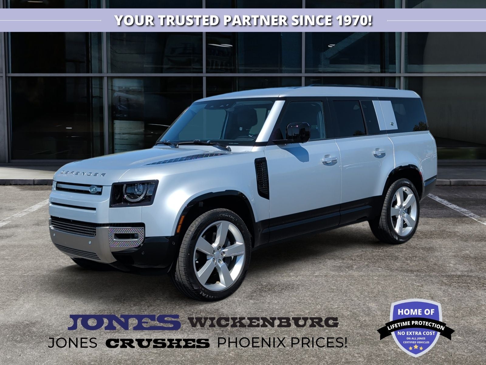 2023 Land Rover Defender SE's photo