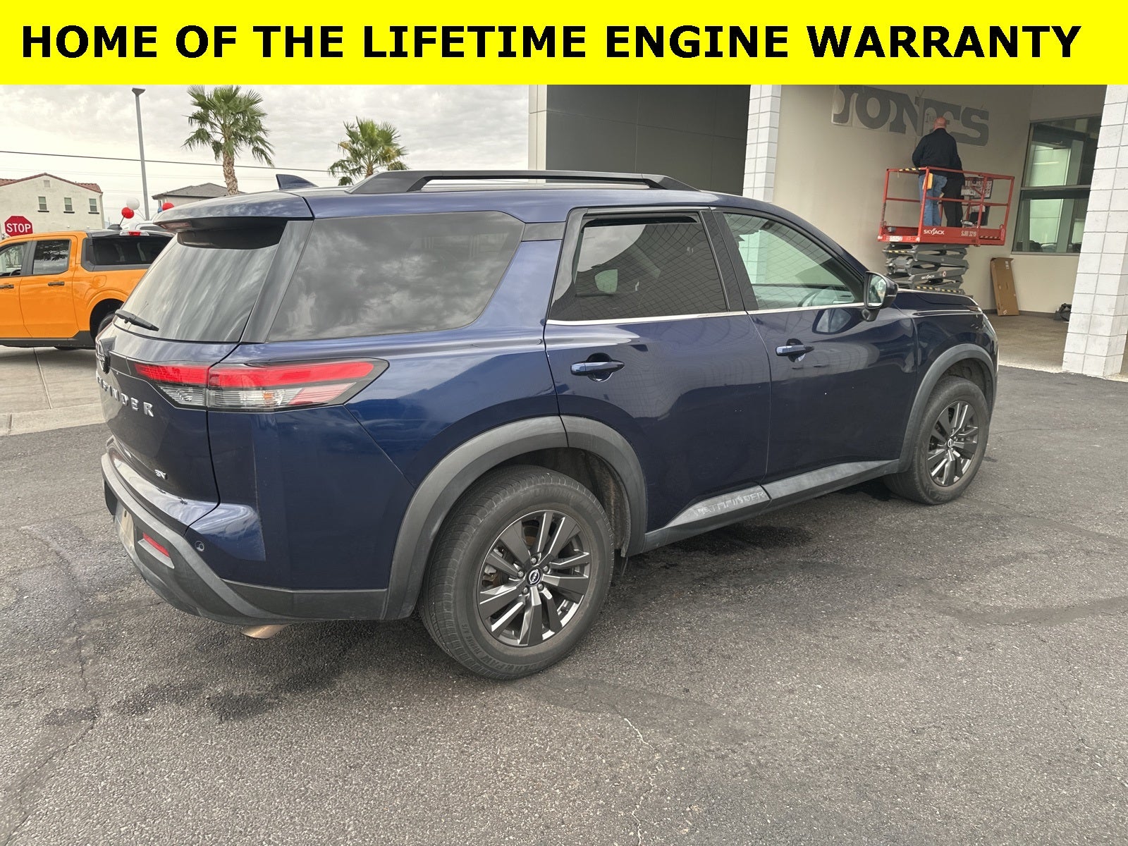 2022 Nissan Pathfinder SV