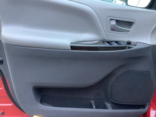 2020 Toyota Sienna XLE