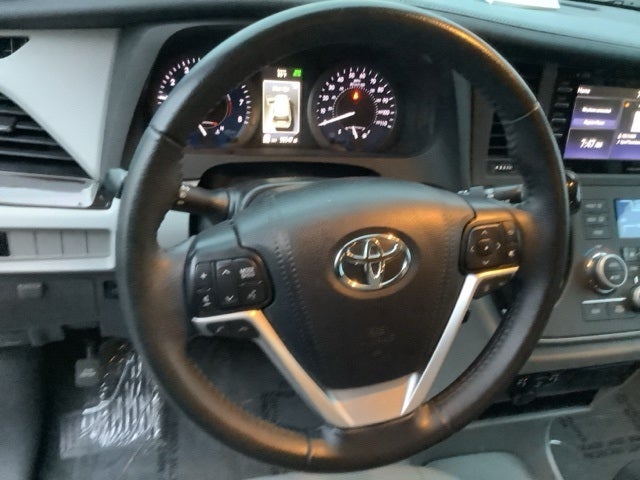 2020 Toyota Sienna XLE