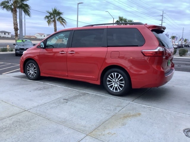 2020 Toyota Sienna XLE